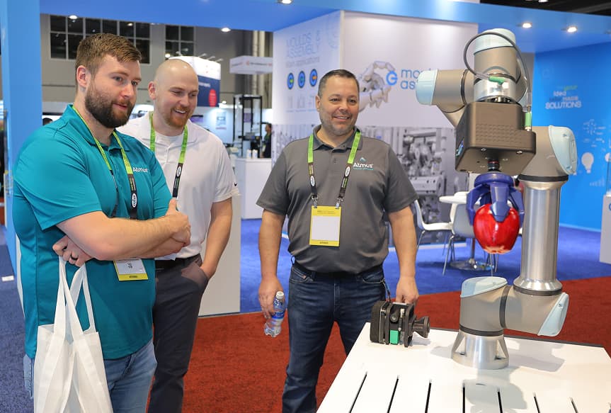 Manufacturing services innovations at trade show
