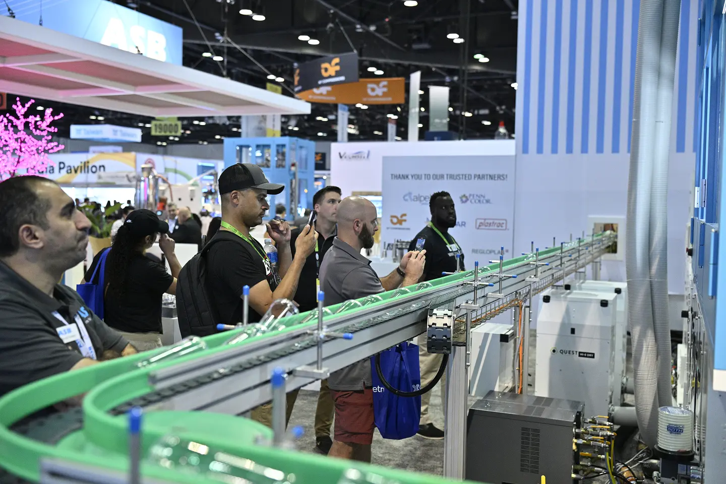 whoattend_gallery_03